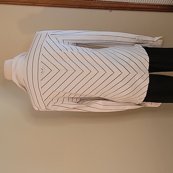 Express Stretch Slenderizing Button Down Blouse Size 12 - Picture 4 of 8